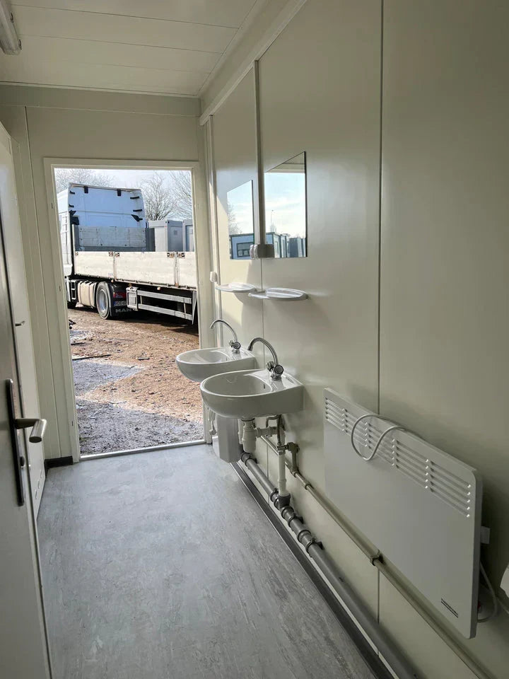 Modulo Sanitario 6×2,44 m con 5 WC