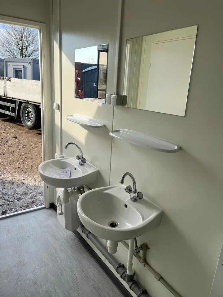 Modulo Sanitario 6×2,44 m con 5 WC